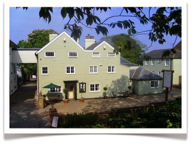 The White Cliffs Hotel