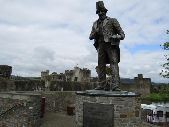 Tommy Cooper Statue